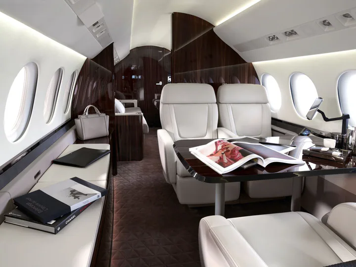 Falcon 8X cabin reference view 2