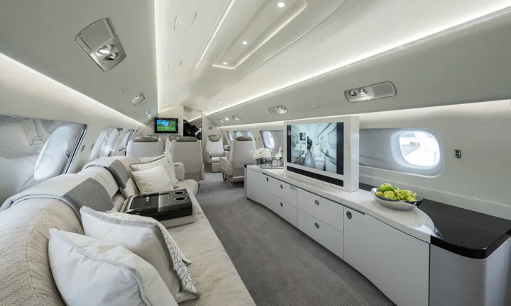 Lineage 1000E cabin reference view 1