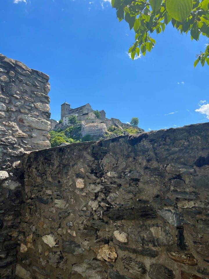 Rovine storiche del castello sopra Sion